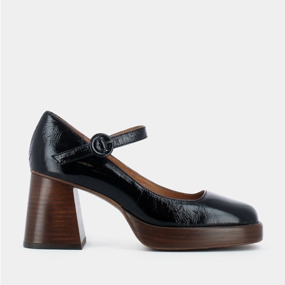 HEELED MARY JANES WITH PLATFORM
in black patent leather